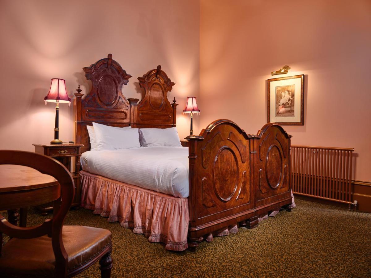 Craig'S Royal Hotel Μπάλαρατ Εξωτερικό φωτογραφία A bedroom at the hotel