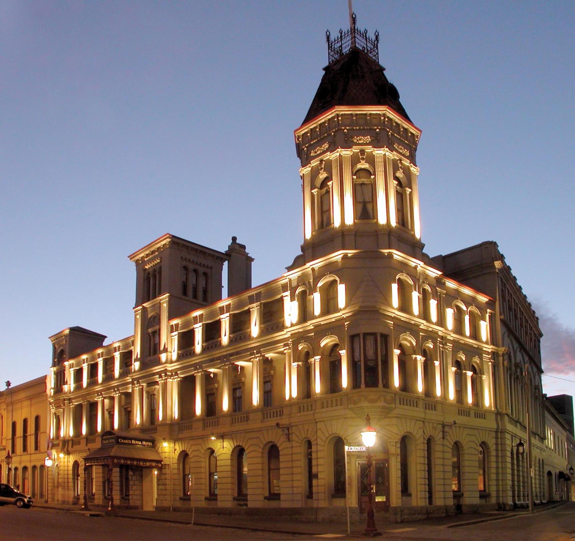 Craig'S Royal Hotel Μπάλαρατ Εξωτερικό φωτογραφία The Old Bank Hotel at night