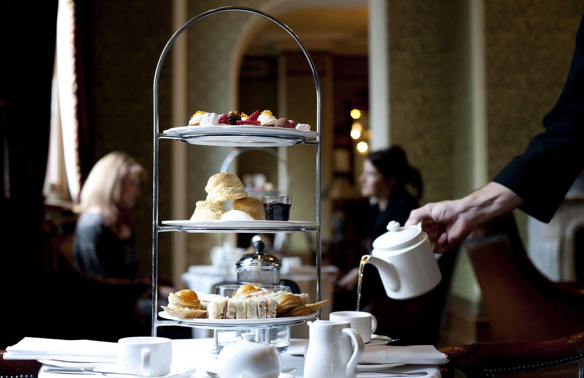 Craig'S Royal Hotel Μπάλαρατ Εξωτερικό φωτογραφία Afternoon tea at the Ritz