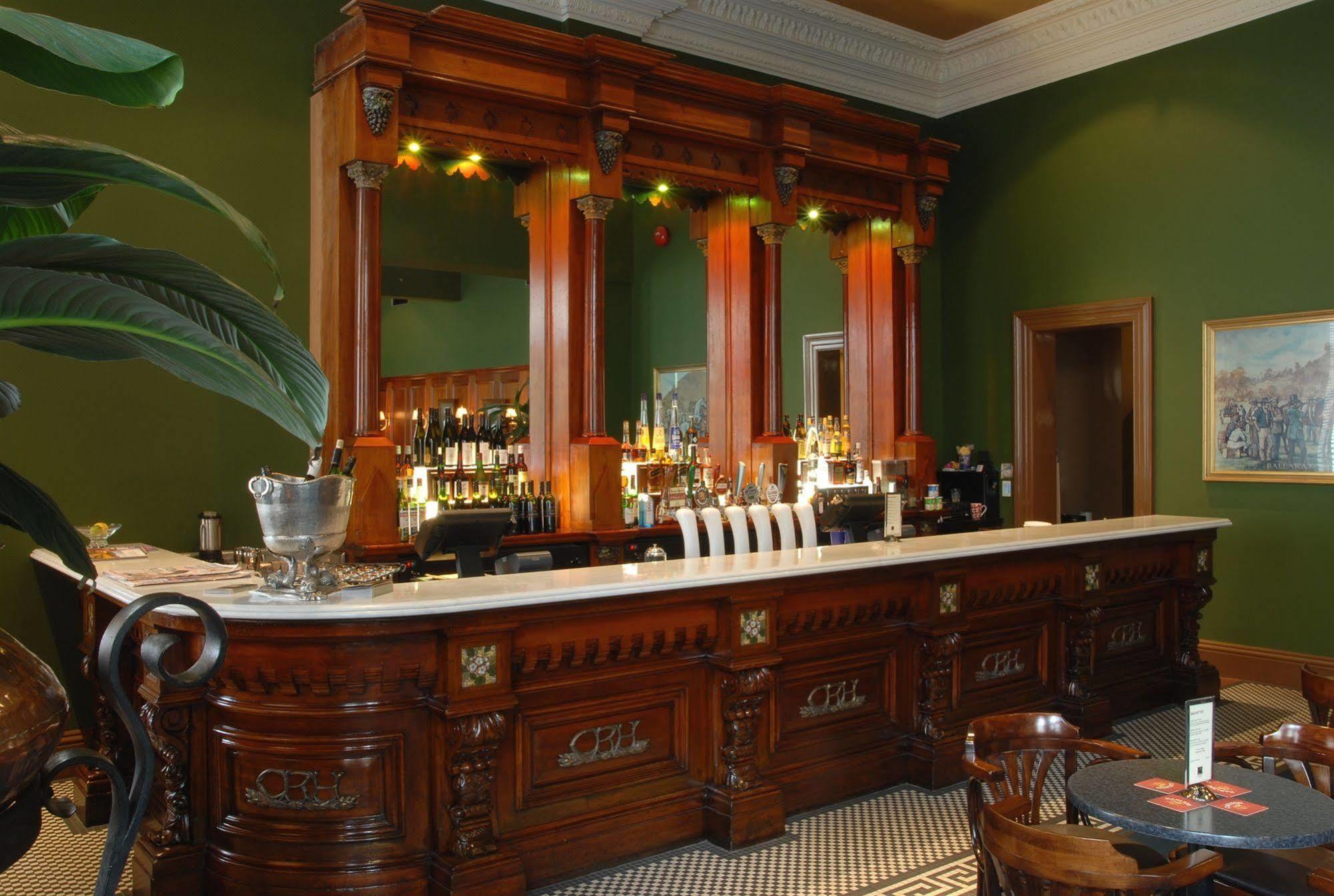 Craig'S Royal Hotel Μπάλαρατ Εξωτερικό φωτογραφία The bar at the 1886 Crescent Hotel
