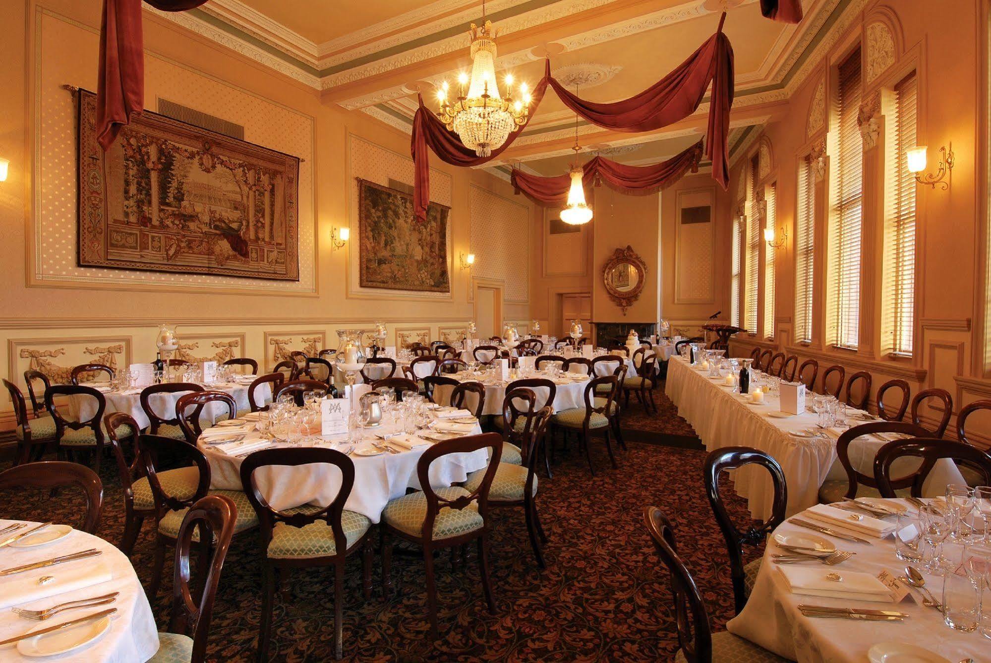 Craig'S Royal Hotel Μπάλαρατ Εξωτερικό φωτογραφία The restaurant's interior