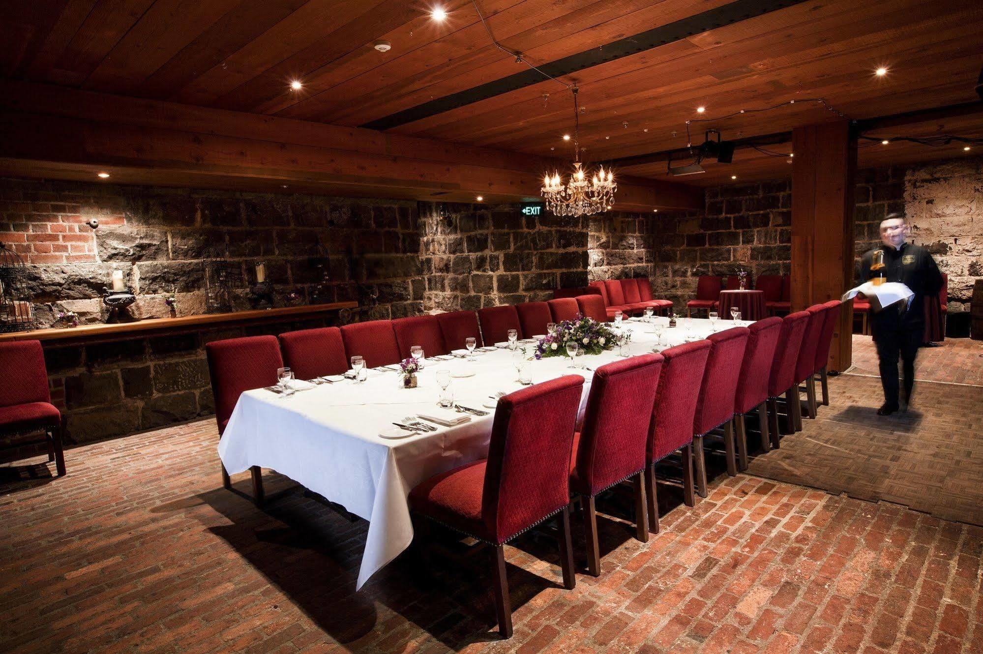 Craig'S Royal Hotel Μπάλαρατ Εξωτερικό φωτογραφία The restaurant's wine cellar