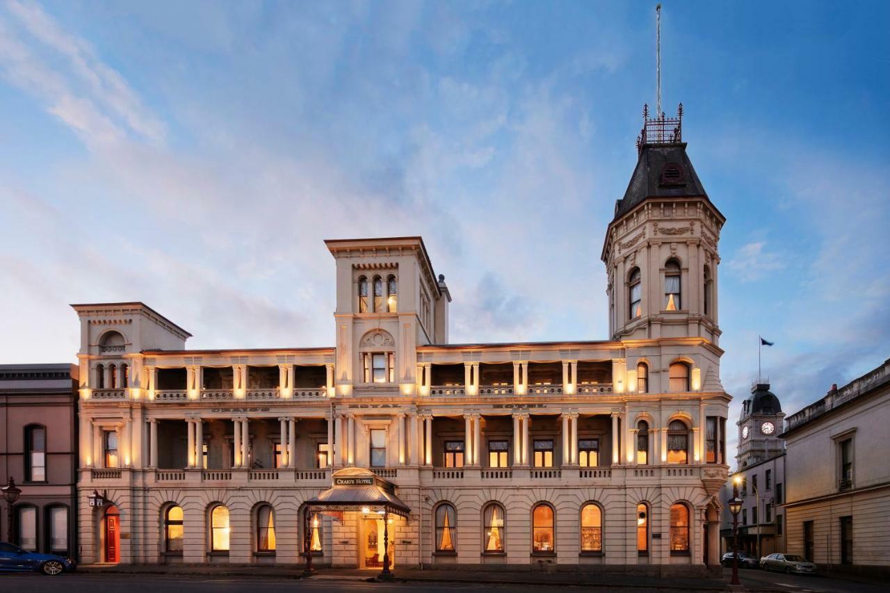 Craig'S Royal Hotel Μπάλαρατ Εξωτερικό φωτογραφία The hotel at dusk